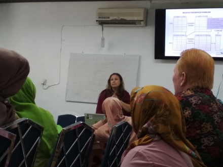 Kuliah Umum Bersama Dr. Simone Mynard